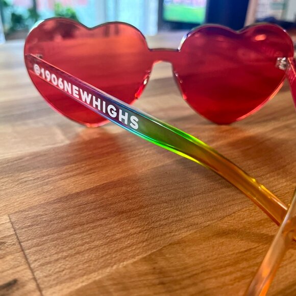 1906 New Highs Red Heart Love Sunglasses - Picture 7 of 7